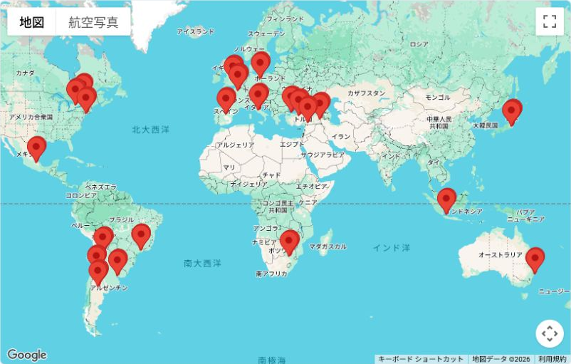 保存済みのGeoGuessrラウンドが個別ピンで表示された世界地図